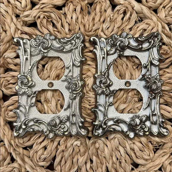 Set of 2 - 1960s Vintage Ornate Metal Double Toggle Switch Plate Covers - Picture 3 of 6